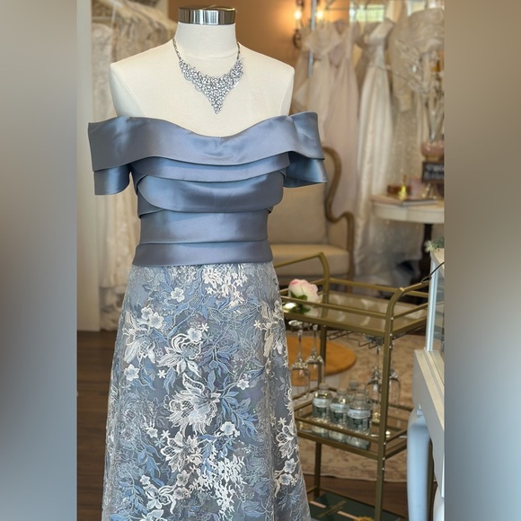 Mother of the Occasion - Picture 2 of 5